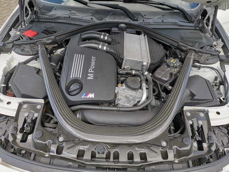 Bmw M3 F80 now has Drive Booster Throttle Pedal Module from Vector Tuning