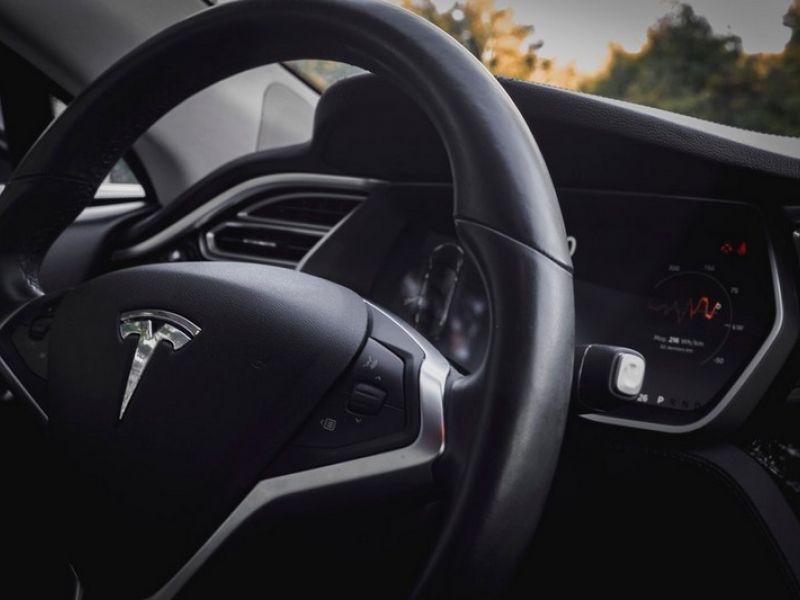 Tesla S P100D equipped with Vector Tunings Drive Booster
