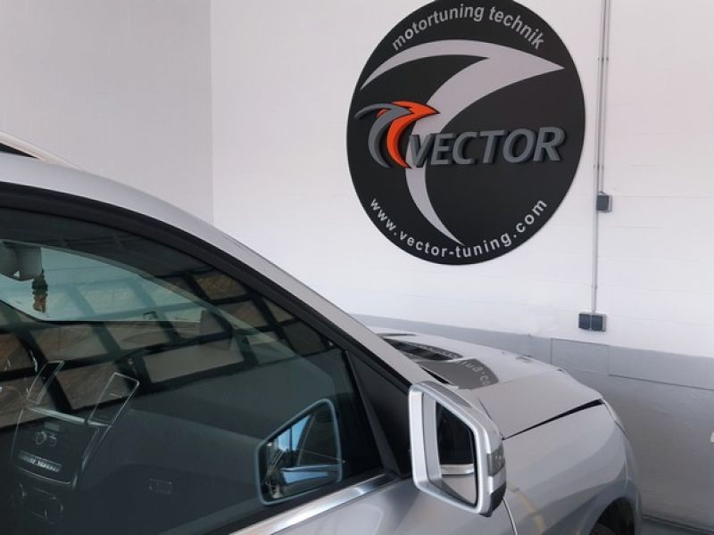 Mercedes ML 250 rules the roads with W Keypad PLUS from Vector Tuning!