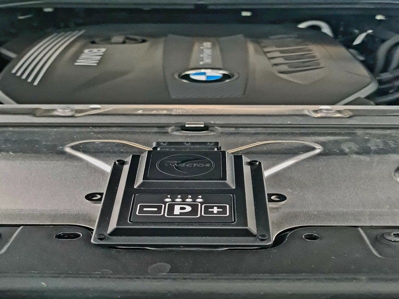 BMW X4 xDrive30d (G02) sada štedi više goriva s W Keypad PLUS modulom od Vector Tuning-a!