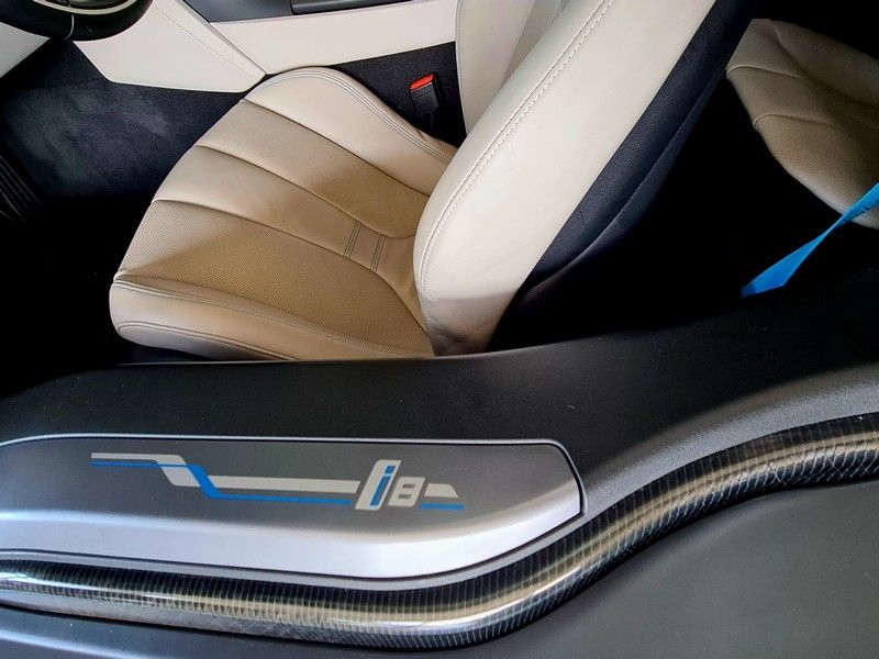 BMW i8 Coupe (I12) štedi gorivo čak do 20% s W Keypad PLUS-om od Vector Tuning-a!
