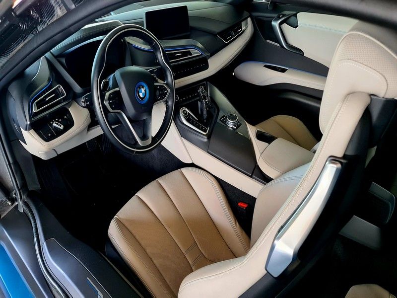 BMW i8 Coupe (I12) štedi gorivo čak do 20% s W Keypad PLUS-om od Vector Tuning-a!