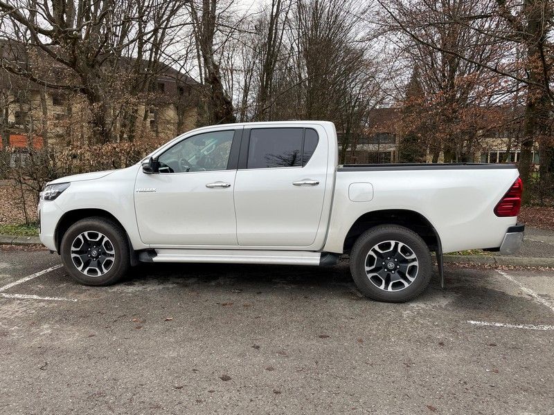 Toyota Hilux VIII Pick-up praši cestama s W Keypad PLUS-om od Vector Tuning-a!