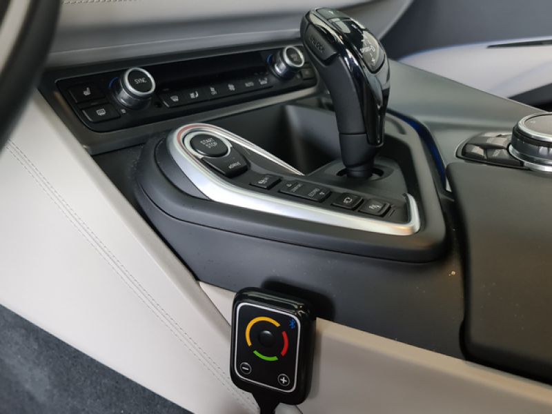 Pogledajte kako radi novi Drive Booster od Vector Tuning-a u BMW-u i8 Coupe (I12)!
